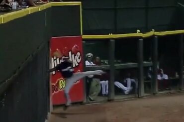 Lorenzo Cain est prêt à retourner dans le champ extérieur de Milwaukee. #Glovework (Via: ...