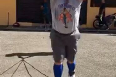 Bah ah oui, c'est la musique de Bartolo!
Le joueur de 44 ans a signé un contrat @milb + invi ...