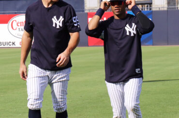 Le QB1 de @yankees travaille avec ses nouveaux coéquipiers. #Entraînement de printemps...