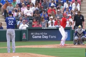 Clayton Kershaw présente Shohei Ohtani à son oncle Charlie. #Entraînement de printemps...