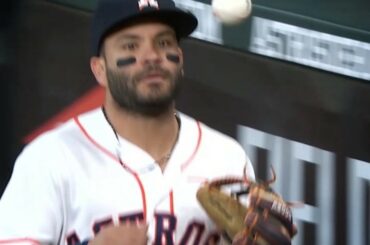 Vous connaissez sa chauve-souris, mais ne dormez pas sur la #glovework de @ josealtuve27. #wilsonwe ...