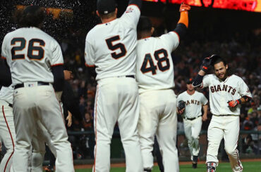 Brandon Crawford a appelé le jeu. #marcher au large...