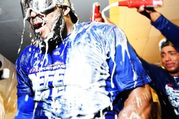 Ahhh, rien ne vaut un bon bain. D'accord, @dodgers? #CLINCHED #ThisBudsForYou ...
