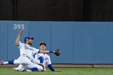 Chris Taylor connaît bien le trafic à LA. #NLCS ...