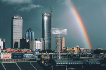  Quelque part au-dessus de l'arc-en-ciel - les balles de baseball volent. #Épreuves mondiales...