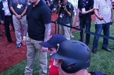 Fan des Red Sox? Il ne juge pas. #LondonSeries ...