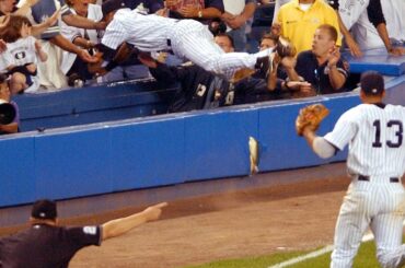 Il y a 15 ans aujourd'hui, Derek Jeter faisait tout son possible pour #TheRivalry ....