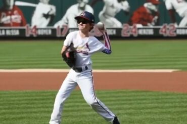 Rien n'empêche le jeune Tommy Morrissey de jouer au ballon. #BiggerThanBaseball ...