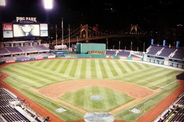 La tanière des @pittsburghpirates est silencieuse - pour le moment. #Jour d'ouverture...