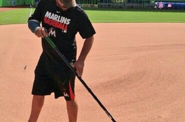 Préparer cette infield dirt pour #OpeningDay ....