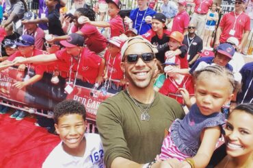 @ davidprice14 creuse #selfies et le #SnapBat.

#ASGRedCarpet présenté par @chevr ...