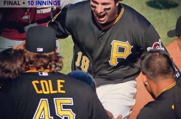 Neil Walker, pour la victoire. #walkoff #pirates #openingday ...