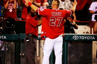 Ajoutez #walkoff homer au CV déjà complet de Mike Trout ....