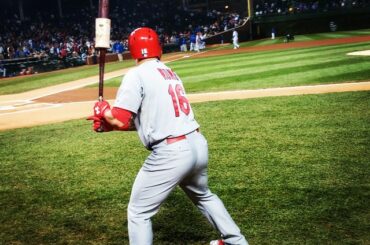 Kolten Wong et les @Cardinals # # en séries éliminatoires se mettent au travail lors du ...