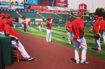 Les joueurs de #Angels se rendent sur le terrain pour un entraînement d'avant-match ....