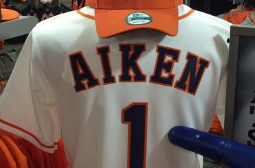 Ils ont déjà le choix n ° 1 du maillot de Brady Aiken dans le @astrosbaseba ...