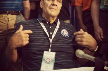 Joe Torre parle aux journalistes 24 heures avant son intronisation. #hofwknd ...