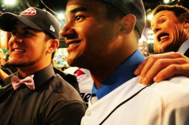 Eric Byrnes de @mlbnetwork photobombs une paire de choix #mlbdraft ....