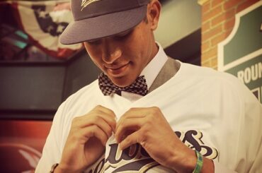 Jacob Gatewood enfile son maillot @Brewers pour la première fois. #mlbdraft ...