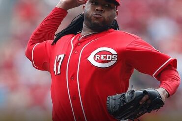 Johnny Cueto a marqué 8 points pour sa 14e victoire parce que c'est ce que fait #JohnnyBeisbol ...
