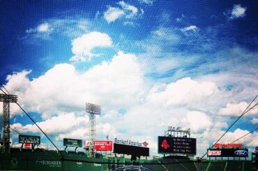 Ciel bleu pour le match d'aujourd'hui à Fenway. #redsox ...