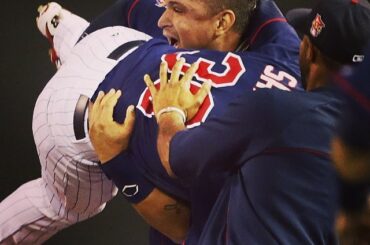 Oswaldo Arcia n'a pu contenir son enthousiasme après le #walkoff de ce soir ....