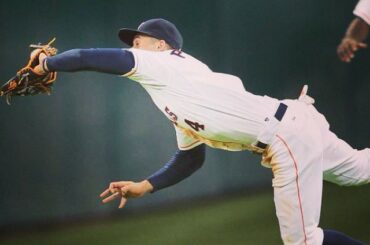 George Springer a fait DEUX captures ridicules ce soir. Guy est un haras. #Astros ...