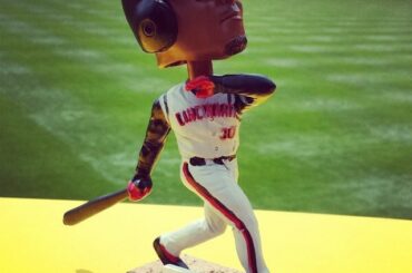 La toupie de @Therealkengriffeyjr admire toujours ses circuits. #Reds ...