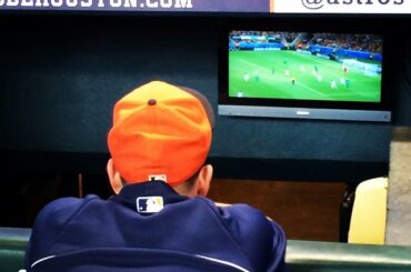 @ josealtuve27 prend une pause de BP pour regarder la #WorldCup. #astros ...