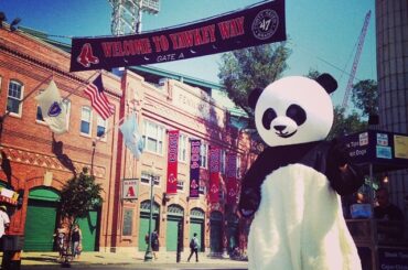 Un panda à l'extérieur de Fenway? #redsox ...