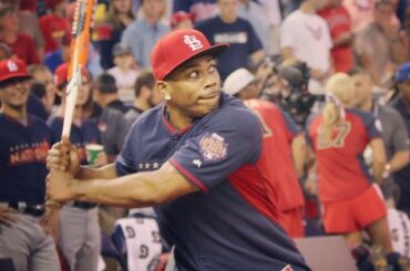 Nelly peut écraser. #CelebSoftball ...