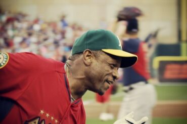 Devinez qui a frappé un circuit dans le jeu #CelebSoftball ....