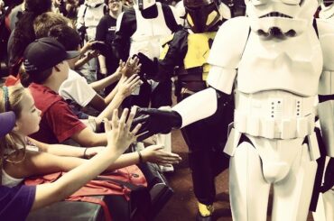 Les Stormtroopers visitent le Chase Field. #dbacks ...