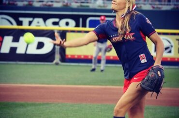 @ jfinch27 lance une grève. #CelebSoftball ...