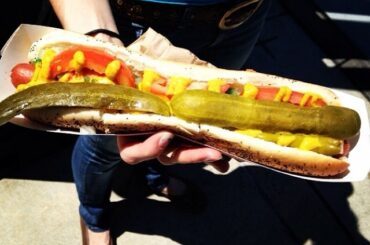 Journée nationale des hot-dogs à la mode de Chicago. #MLBFood ...