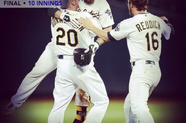 Bas du 10ème. Deux outs. Les bases chargées ... Cela aide si vous avez une barbe. #Washington...