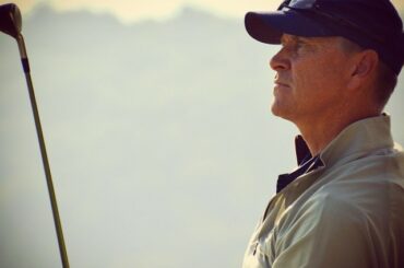 Tom Glavine observe le tournoi de golf @baseballhall. #hofwknd ...