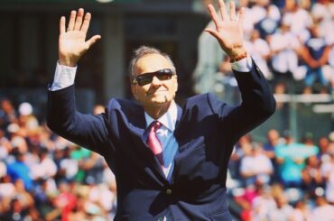 Joe Torre accueilli par la foule le Jeter Day. #FarewellCaptain ...