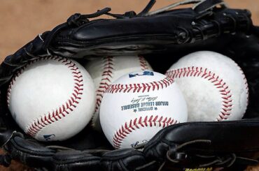 Des perles dans leur habitat naturel. #BaseballBegins ...