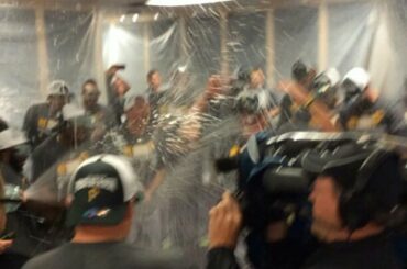 Et maintenant ..... bouteilles poppin '! #Buctober

Via @pittsburghpirates ...