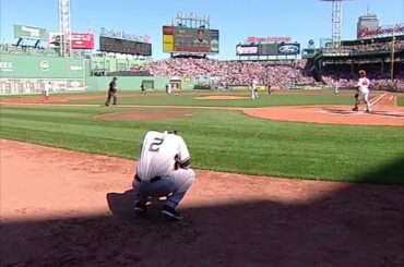 En finale, Derek Jeter est traité avec amour par les fans du plus grand rival. #FA...