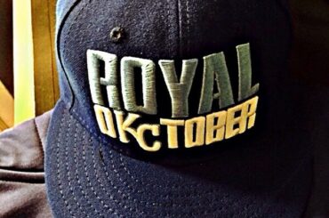 Cette casquette était accrochée dans le casier de Lorenzo Cain lorsqu'il est arrivé pour le #World d'aujourd'hui ...