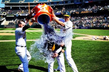 Une douche festive pour un héros #walkoff ....