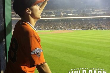 Il se sent peut-être seul, mais il est tellement heureux en ce moment. #WildCard ...