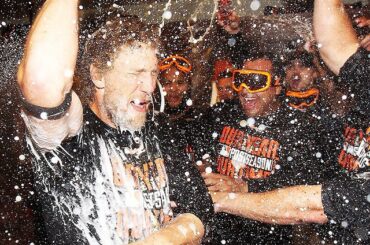 @hunterpence, tremper le tout dedans. #Postseason ...