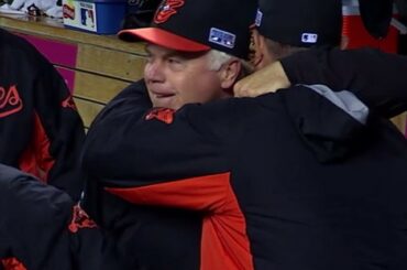 Buck Showalter place délibérément la base gagnante du jeu, @baltimoreoriole ...