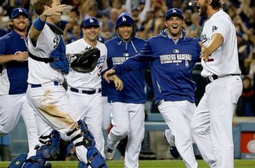 Clayton Kershaw: le premier lanceur de l'histoire à remporter trois fois le #CyYoung Award ...
