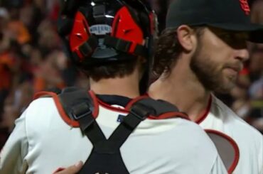 #MadBum lance le premier jeu blanc #WorldSeries depuis 2003 comme si de rien n'était ...