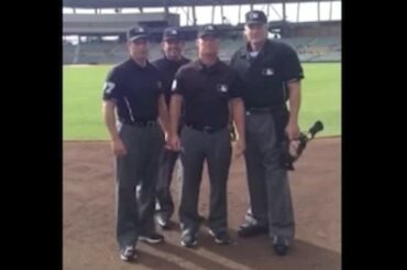 C'est ainsi que @MLB umps basculent # TheBig7th! Ajoutez le vôtre à l'hommage #WorldSeries: ...