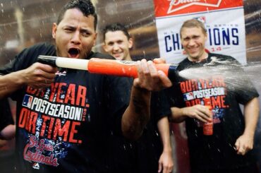 Lorsque vous réservez un billet pour une quatrième fois de suite #NLCS, vous célébrez avec ...